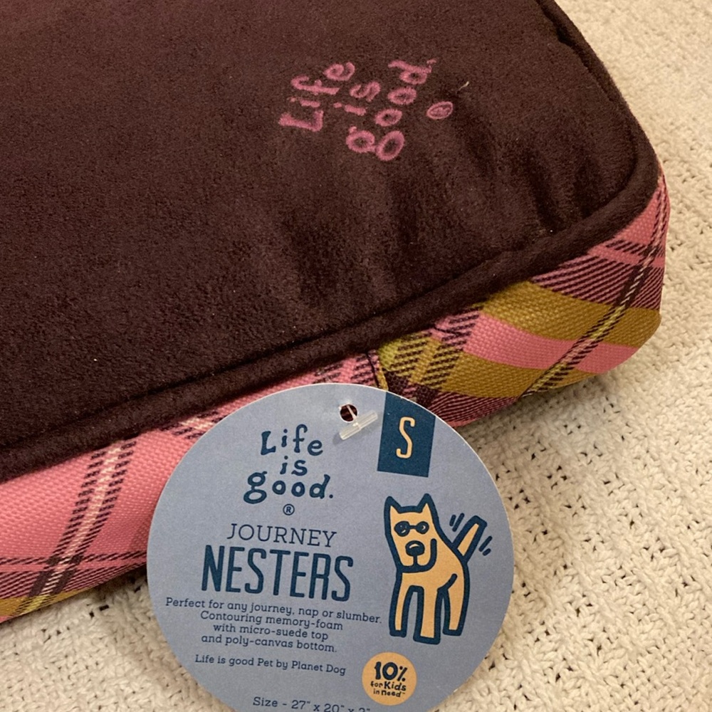 Life is good dog bed NWT 27 x 20 x 2
